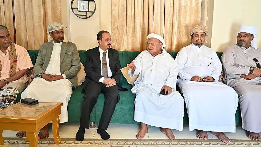 زيارة وزير الإعلام للشخصيات السياسية والثقافية باكريت وكده في المهرة