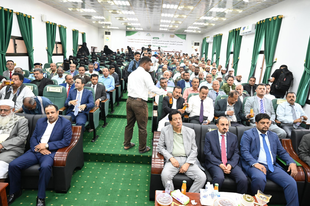 الإرياني وياسر وكلشات يحضرون المؤتمر العلمي الدولي الأول ويزورون مركز اللغة المهرية