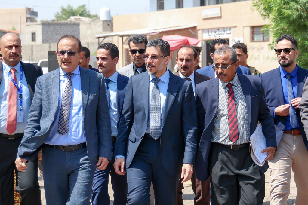 رئيس الوزراء يؤكد الحرص على تطوير وتأهيل معهد أمين ناشر للعلوم الصحية