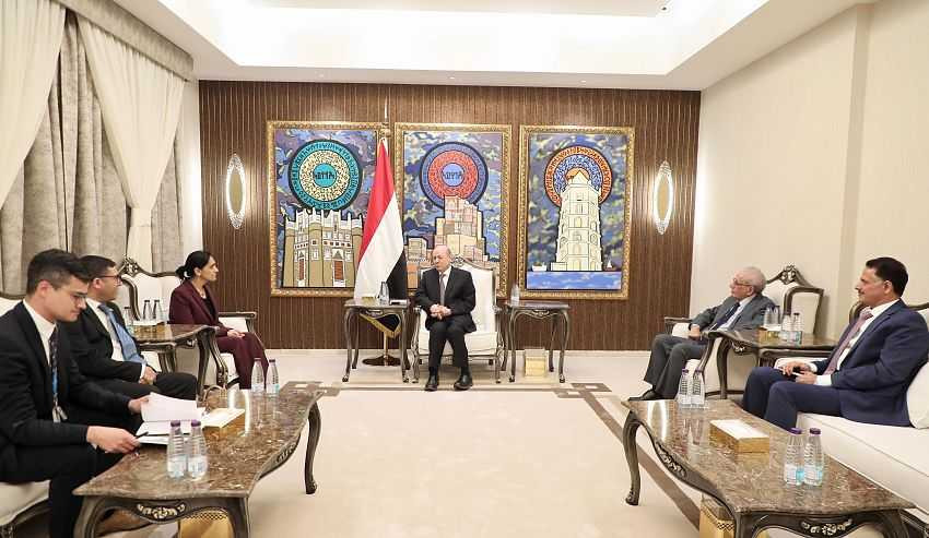 لقاء رئيس مجلس القيادة بسفيرة المملكة المتحدة