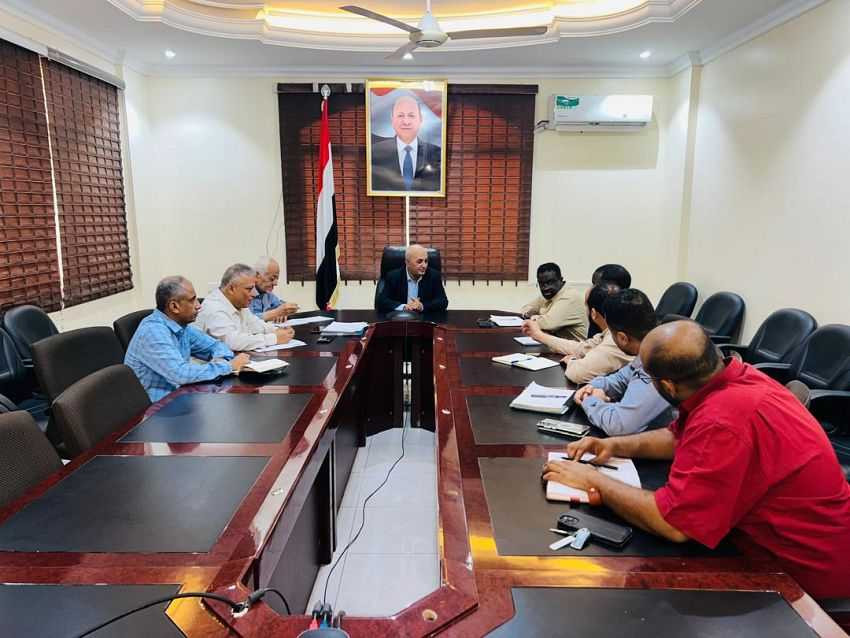لقاء وزير المياه مع المدير القُطري لمنظمة كير العالمية في اليمن