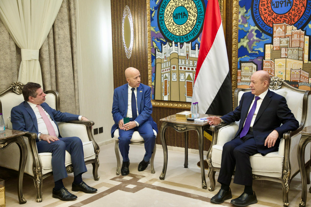 رئيس مجلس القيادة يستقبل سفير الولايات المتحدة الأمريكية