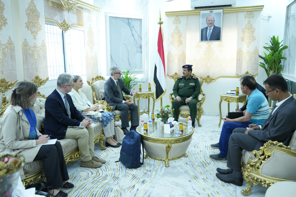 وزير الداخلية يبحث مع وفد الاتحاد الأوروبي تعزيز تعاون في المجال الأمني