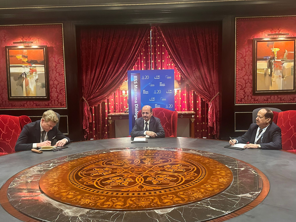 وزير الخارجية يناقش مع المبعوث الأممي تطورات الأوضاع في اليمن