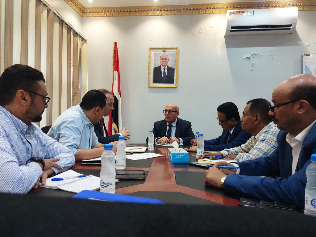 الوزير الأغبري يبحث مع مسؤول أممي البرامج التنموية للعام 2025م