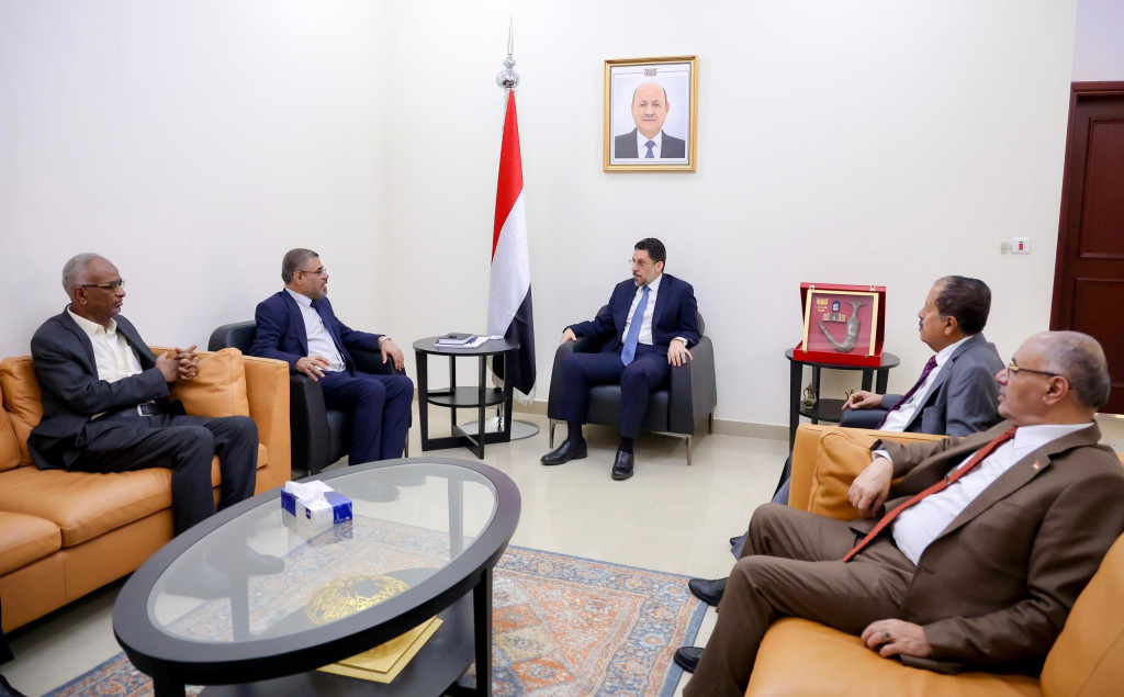 رئيس الوزراء يؤكد جاهزية الحكومة لتقديم موازنة الدولة للعام 2025م إلى مجلس النواب