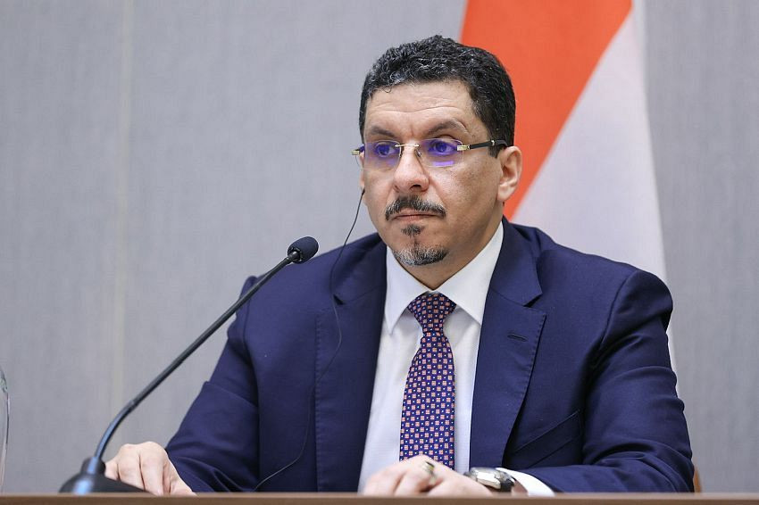 رئيس الوزراء يناقش مع محافظ الجوف أوضاع المحافظة