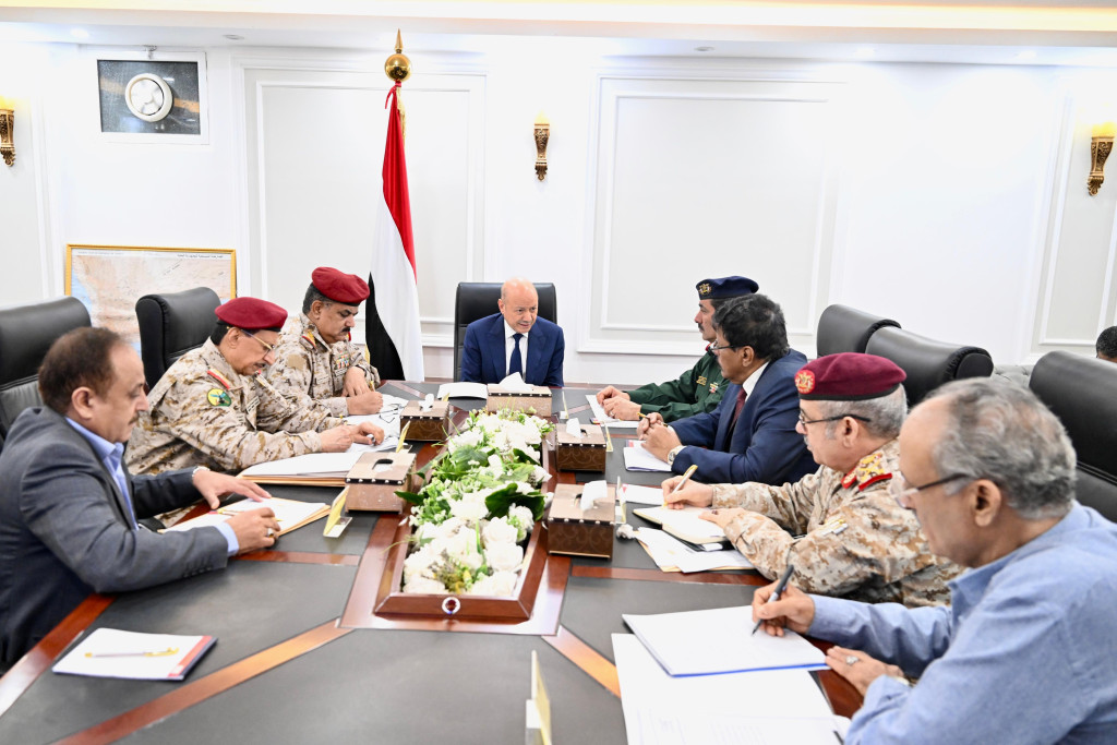 رئيس مجلس القيادة يعقد اجتماعاً باللجنة الأمنية العليا