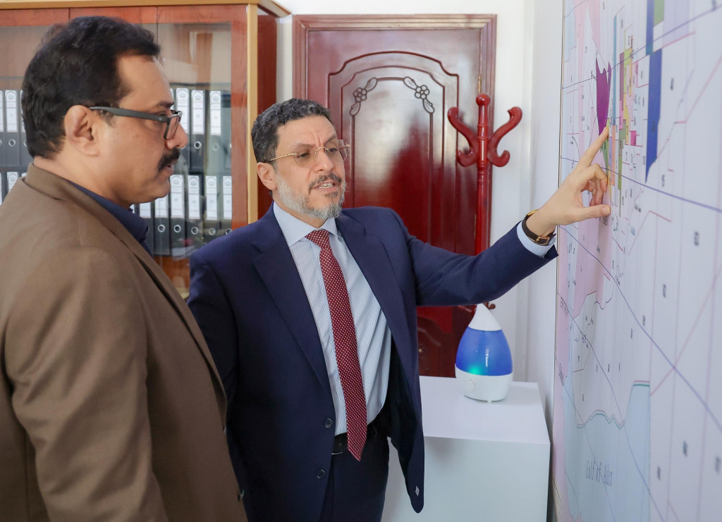 رئيس الوزراء يطلع على أداء المؤسسة اليمنية للنفط والغاز ويشدد على دورها المحوري في هذه المرحلة
