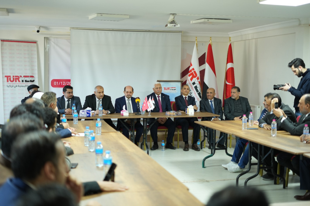 وزير الخارجية يلتقي أبناء الجالية اليمنية في تركيا