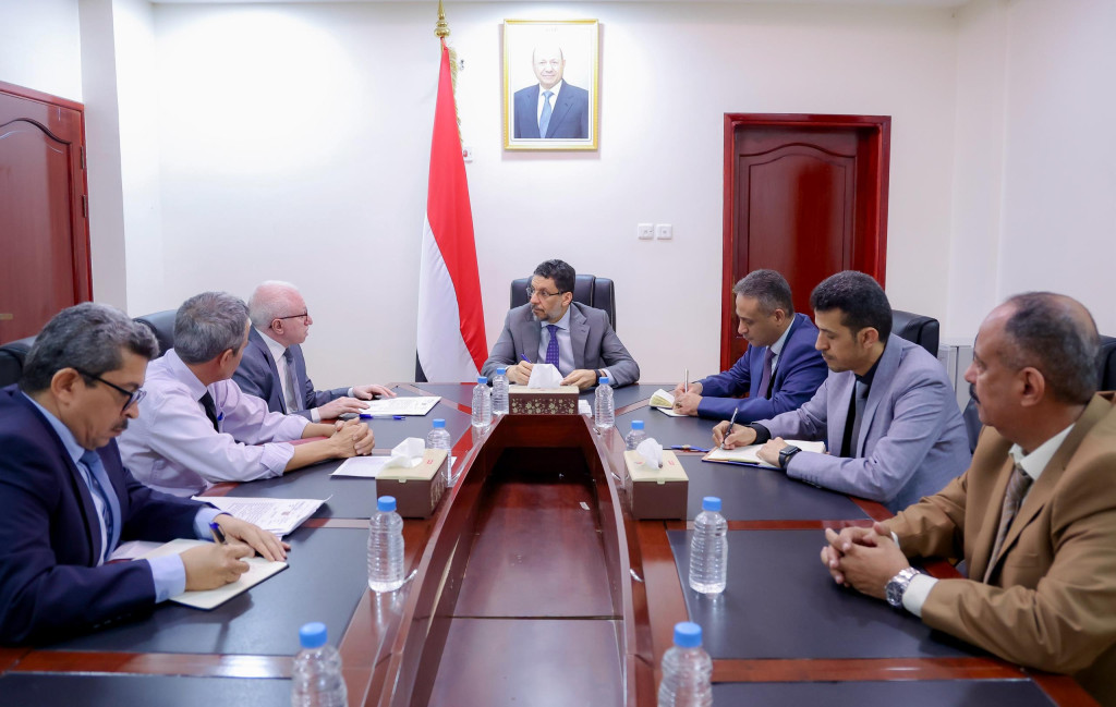 رئيس الوزراء يوجه بسرعة بدء تدشين الرحلات التجارية إلى مطار المخا الدولي