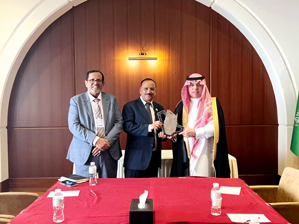 وزير النقل يبحث مع رئيس هيئة الطيران المدني السعودي تعزيز التعاون المشترك