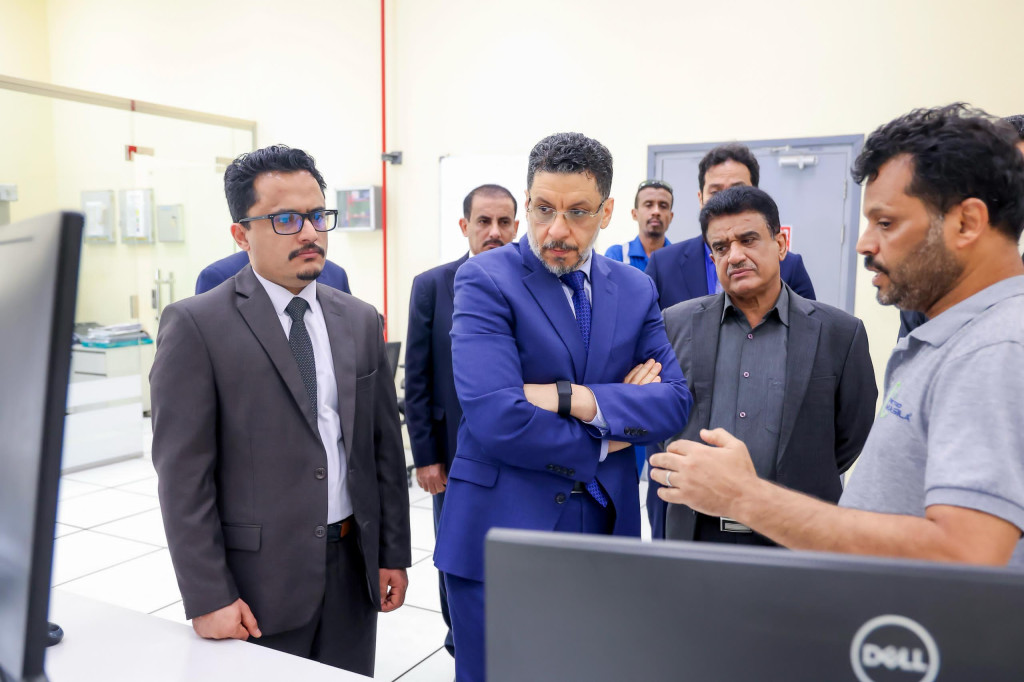 رئيس الوزراء يوجه بعدد من الحلول الإسعافية العاجلة لمعالجة انقطاعات الكهرباء في عدن
