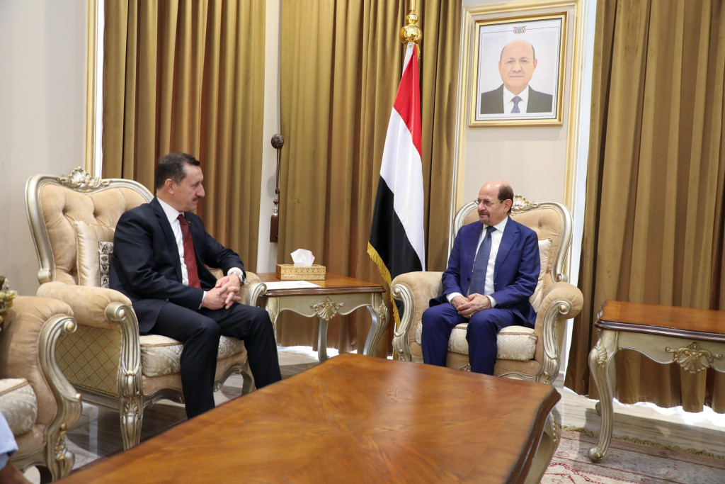 وزير الخارجية يلتقي القائم بأعمال السفارة التركية لدى اليمن