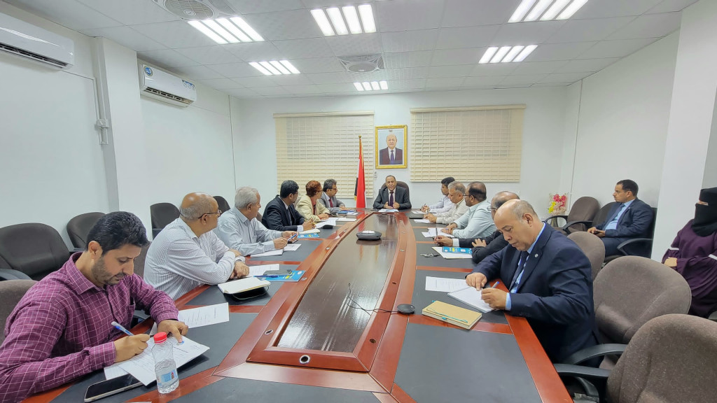 وزير الصناعة يدشن أعمال اللجنة الوطنية لتنظيم سلامة الغذاء