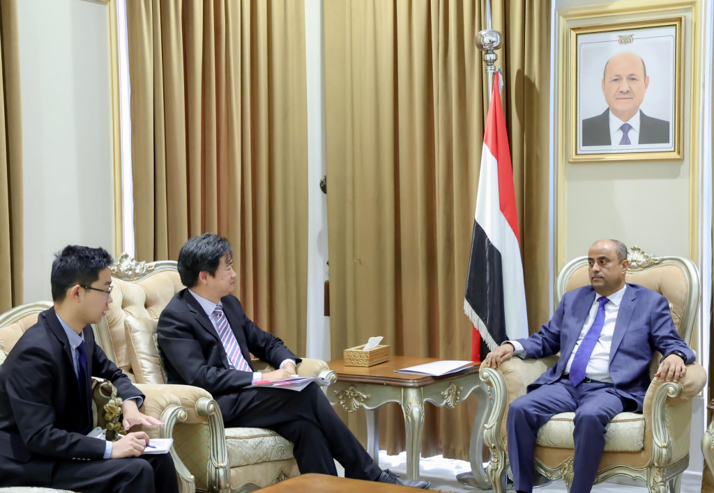 رئيس الوزراء يؤكد تطلع اليمن إلى زيادة الدعم الصيني في الجوانب الاقتصادية والخدمية