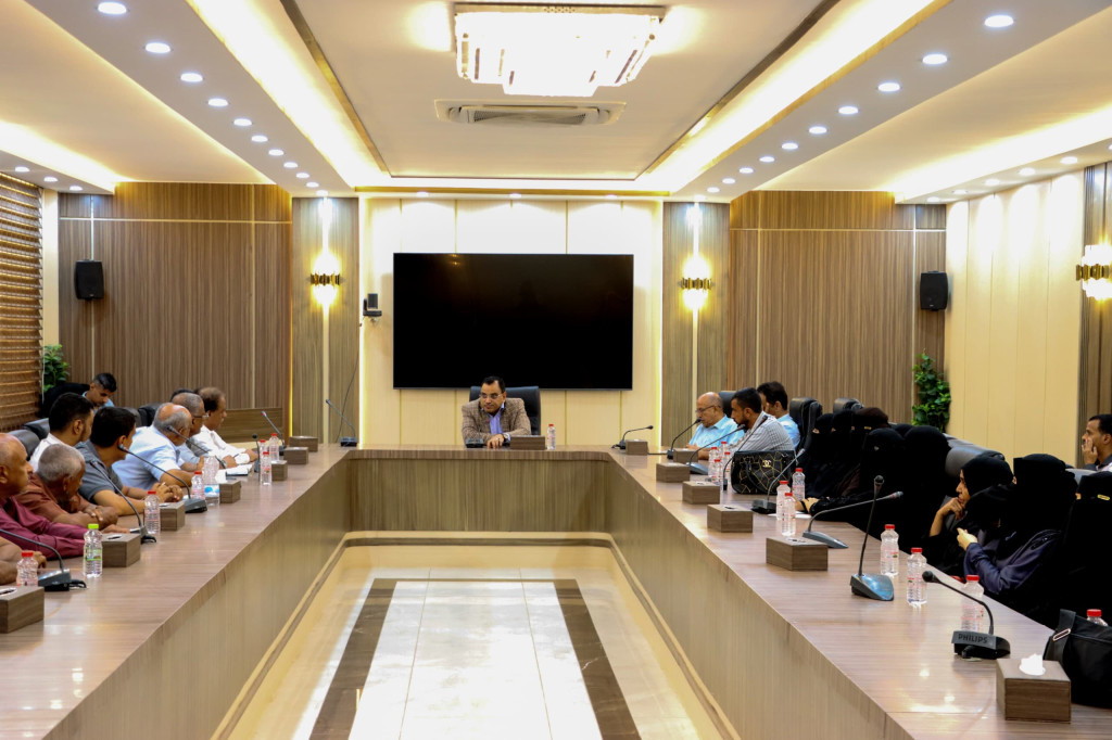 الوزير السقطري يطلع على نشاط الهيئة العامة للمصائد السمكية في خليج عدن
