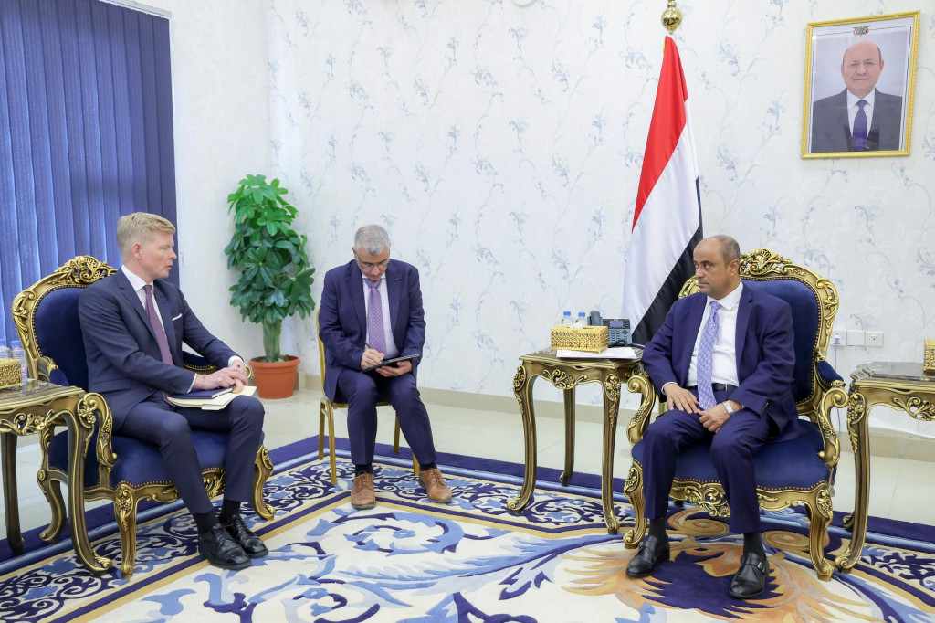 رئيس الوزراء يستقبل في العاصمة المؤقتة عدن المبعوث الأممي إلى اليمن