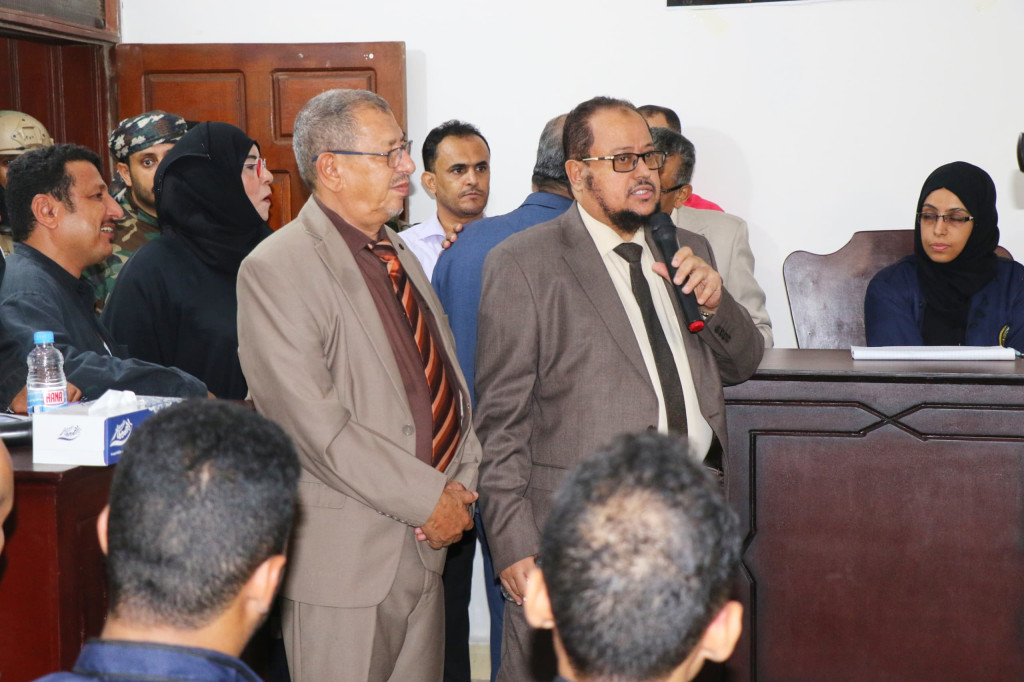 رئيس مجلس القضاء الأعلى ووزير العدل يدشنان المحاكمات الصورية لطلاب المعهد العالي للقضاء بعدن