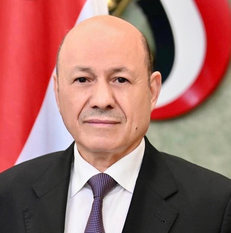 رئيس مجلس القيادة يغادر عدن لإجراء مشاورات مع الشركاء الإقليميين والدوليين