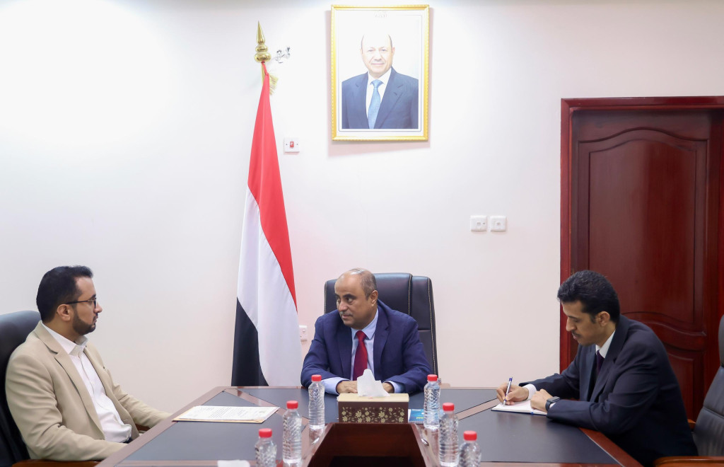 رئيس الوزراء يوجه الهيئة العامة للأراضي بمنح فرصة نهائية للمستثمرين غير الملتزمين أو سحب الأراضي الممنوحة لهم