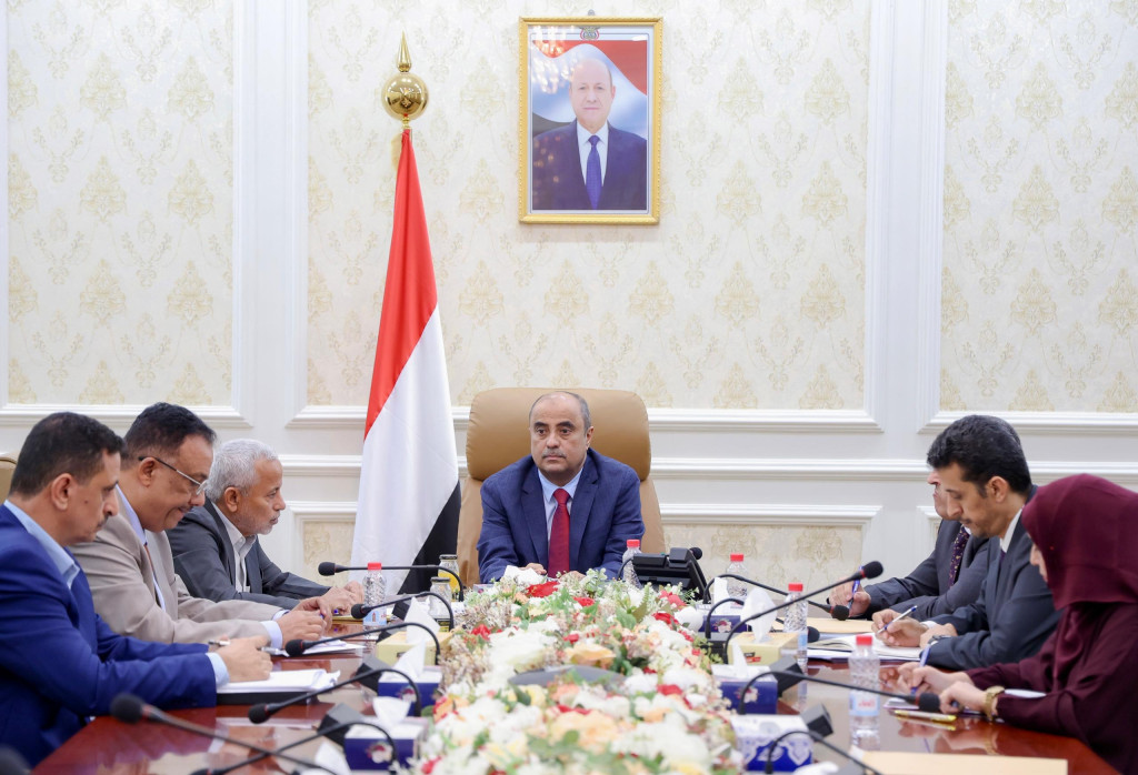 رئيس الوزراء يؤكد حرص الحكومة على تفعيل أداء هيئة الاستثمار وتحسين إجراءاتها لجذب المستثمرين