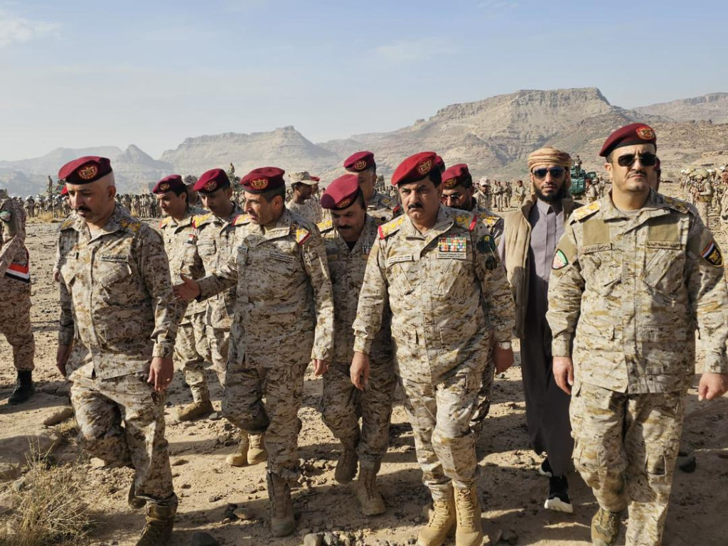 وزير الدفاع يشيد بالجاهزية العالية لمحور علب