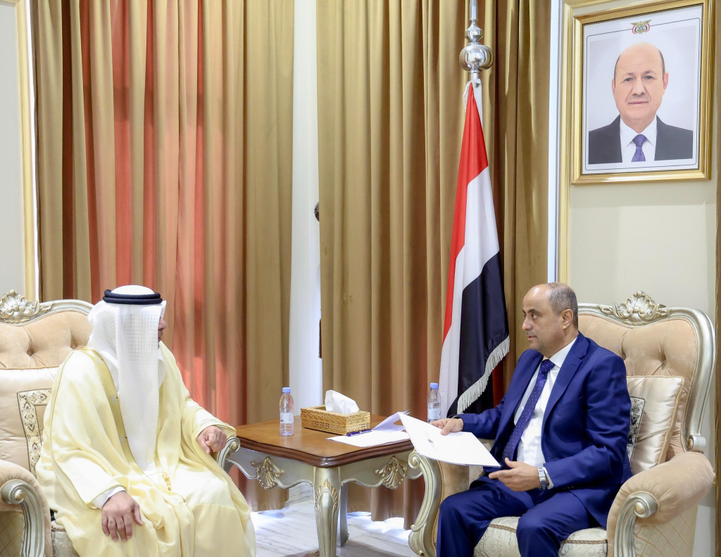 رئيس الوزراء يتسلم رسالة خطية من نائب الرئيس الإماراتي