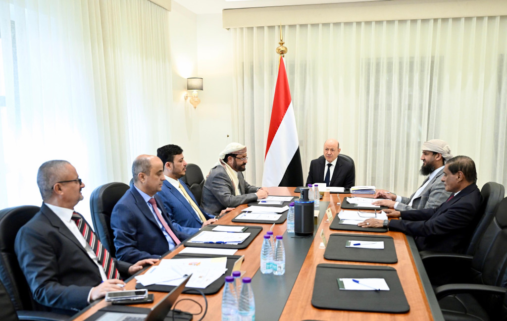 مجلس القيادة يواصل مناقشة الأوضاع الاقتصادية والأمنية ويجدد دعمه الكامل لمصفوفة الإصلاحات الشاملة