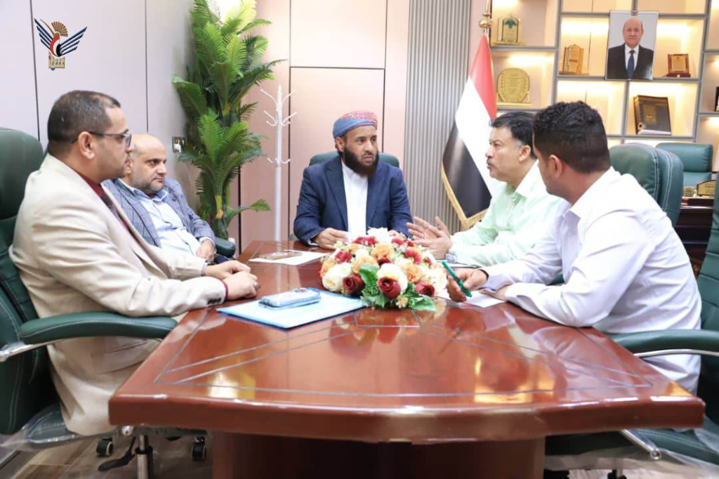 وزير الأوقاف والإرشاد يترأس اجتماعاً للجنة المناقصات والمزايدات