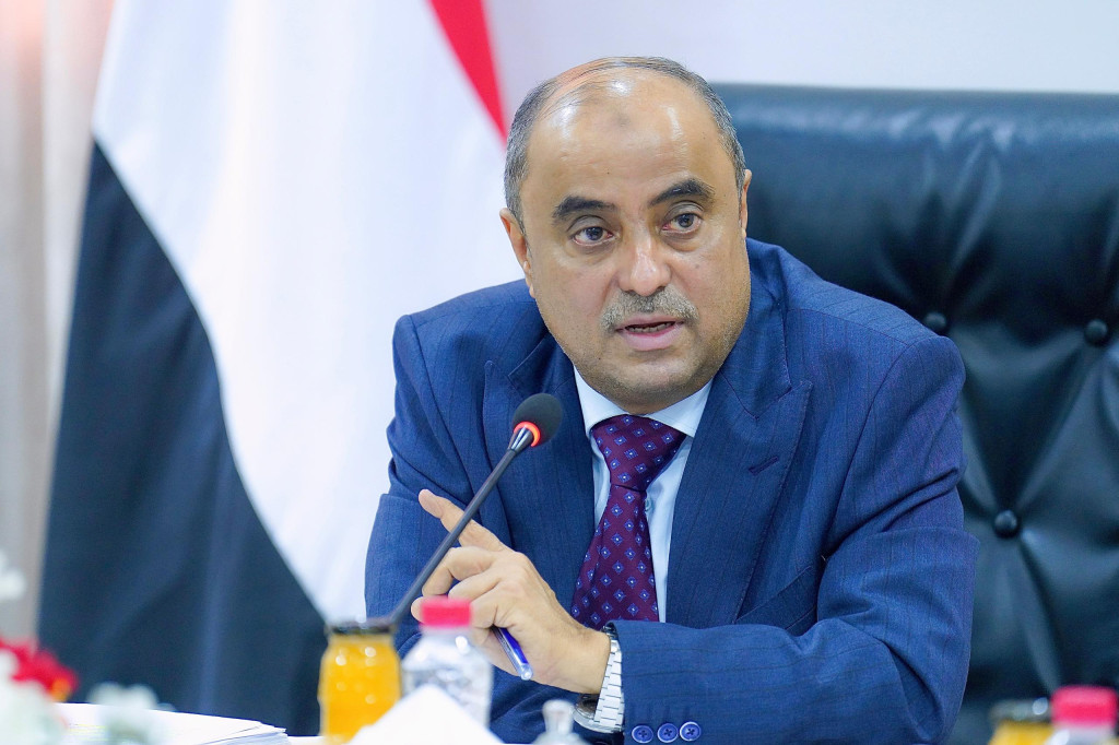 رئيس الوزراء يوجه بتطبيع الأوضاع في حضرموت وإعادة الخدمات وضبط الأمن ومحاسبة المتورطين في أعمال النهب والانتهاكات