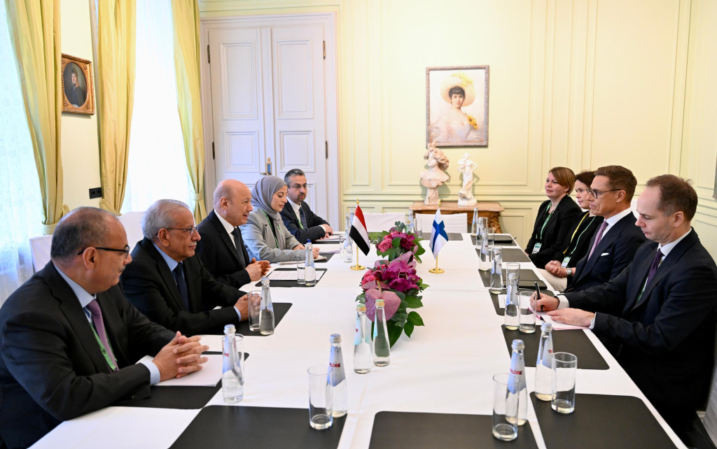 رئيس مجلس القيادة يبحث مع رئيس وزراء فنلندا الدعم الأوروبي المطلوب لجهود استعادة مؤسسات الدولة