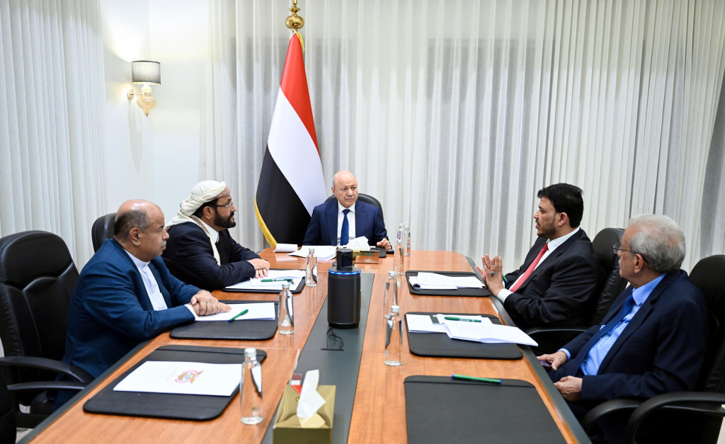 مجلس القيادة الرئاسي يناقش تداعيات التصعيد الإقليمي ويتخذ عدداً من الإجراءات لردع التهديد