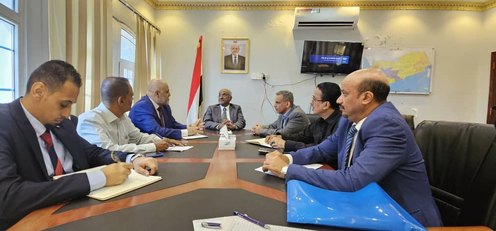 الوزير باسلمة يبحث مع السفيرة الفرنسية دعم اللامركزية وتمكين السلطات المحلية