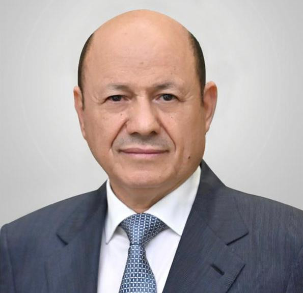 رئيس مجلس القيادة يوجه بمساعدات عاجلة لأسر ضحايا الهجوم الإرهابي الحوثي في مديرية حيران