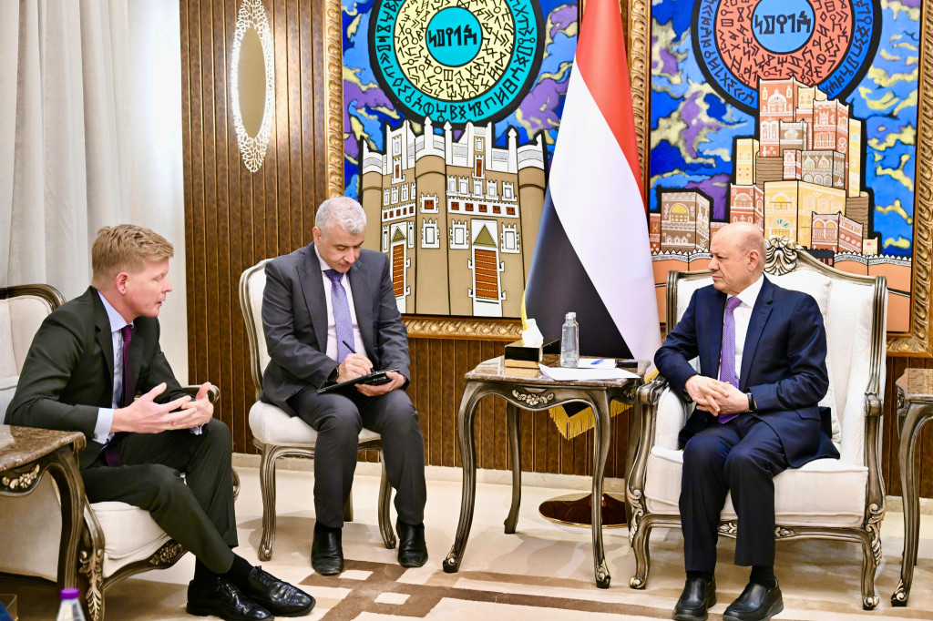 رئيس مجلس القيادة: استمرار ارتهان المليشيات الحوثية للنظام الإيراني يبقي هدف استعادة مؤسسات الدولة في صدارة الأولويات