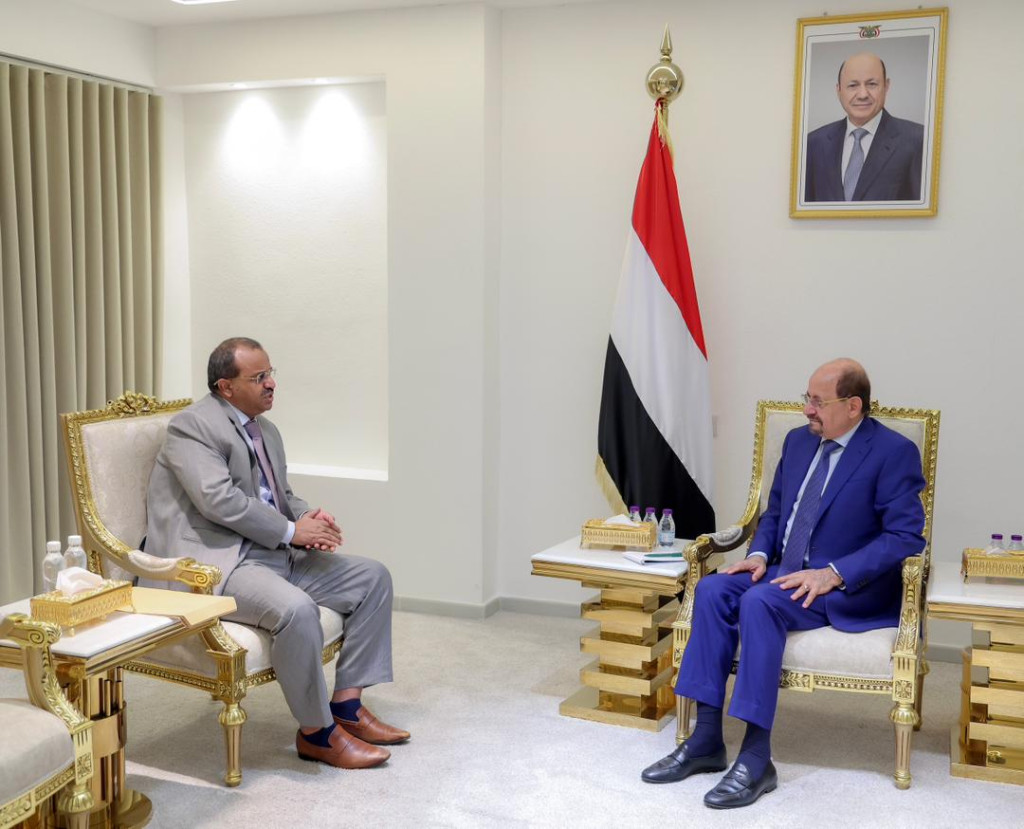 رئيس الوزراء يستعرض مع محافظ البيضاء الأوضاع الخدمية والأمنية في المحافظة