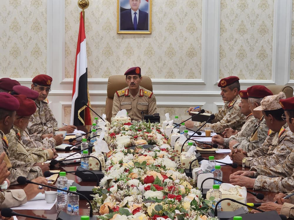 وزير الدفاع يعقد اجتماعاً بهيئة التدريب والتأهيل ويوجه بمضاعفة الجهود لرفع كفاءة القوات المسلحة
