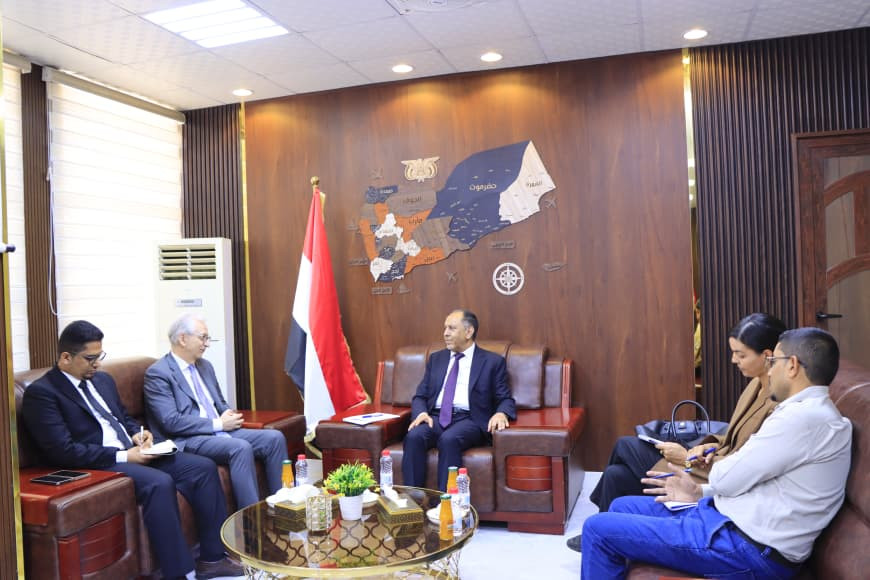 وزير الصناعة يبحث مع السفير الألماني تعزيز الشراكة الاقتصادية ودعم الصادرات اليمنية