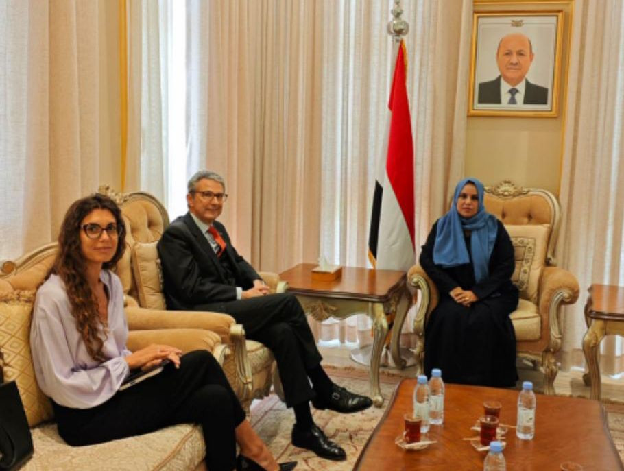 وزيرة الدولة تبحث مع السفير الإيطالي بناء قدرات المرأة اليمنية