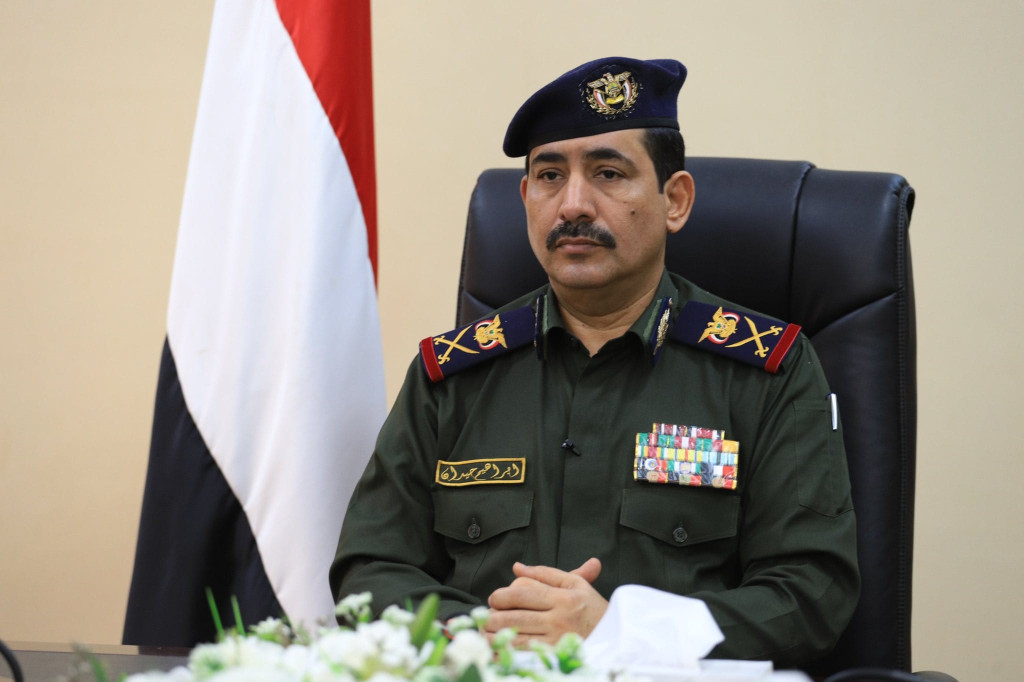 وزير الداخلية يدعو لتضافر الجهود الرسمية والمجتمعية للحد من الحوادث المرورية
