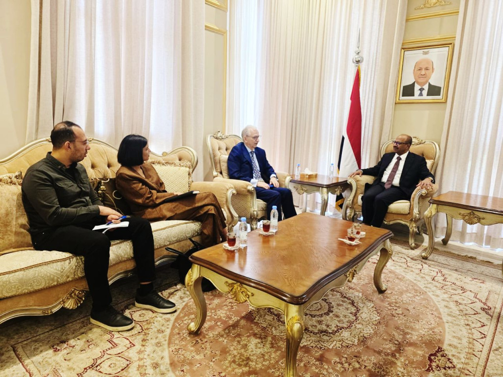 وزير النفط والمعادن يبحث مع السفير الألماني آفاق الاستثمار في قطاعي النفط والغاز