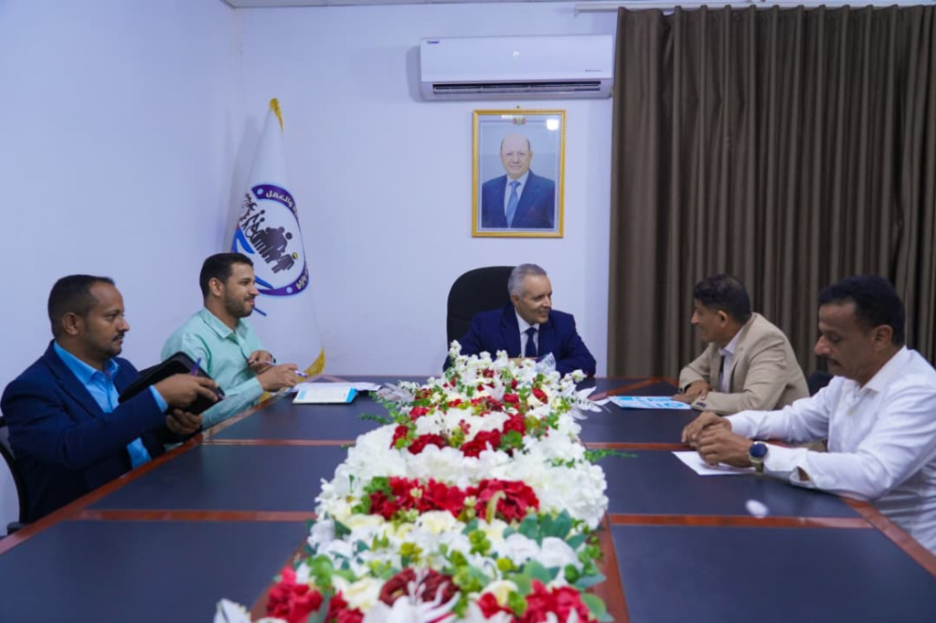 وزير الشؤون الاجتماعية يطلع على أنشطة وبرامج مؤسسة نداء عدن للتنمية