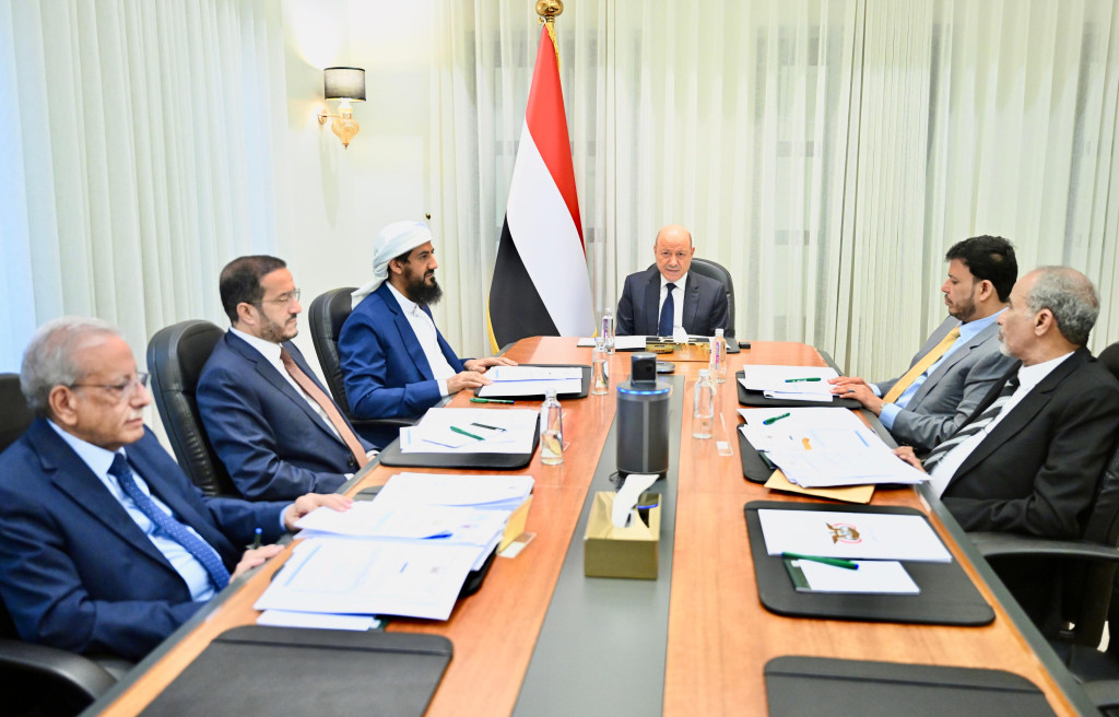 مجلس القيادة يقر مصفوفة الإصلاحات المزمنة ويشيد بمستوى التقدم في توحيد القرار الأمني والعسكري