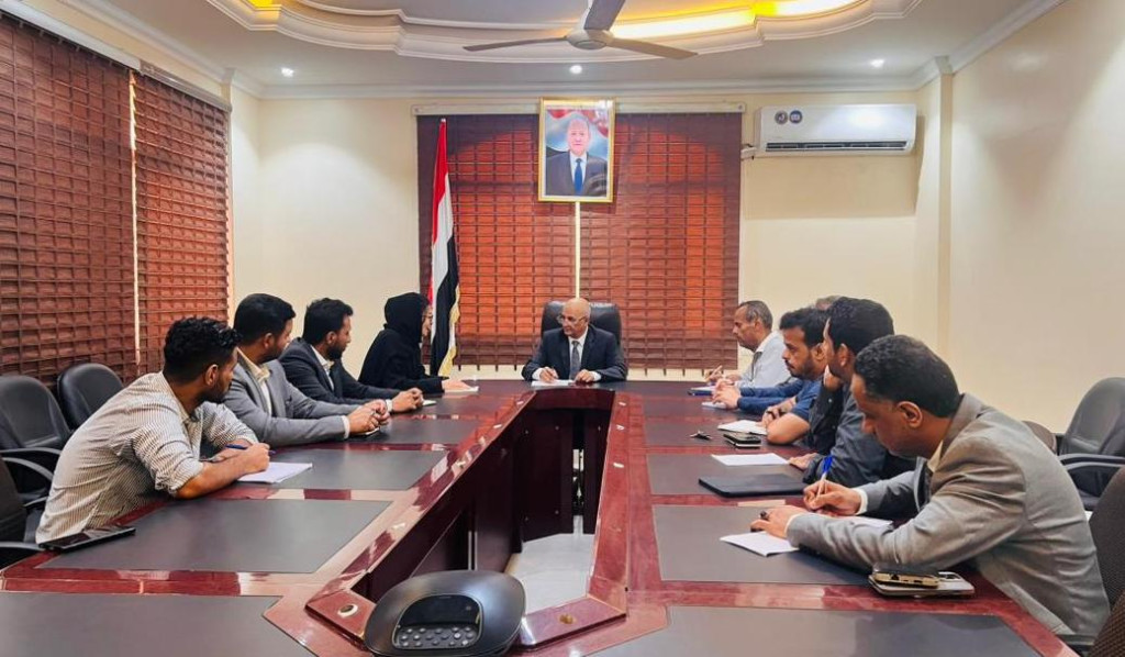 وزير المياه والبيئة يبحث مع هيئة الإغاثة الدولية ومنظمة اليونسكو تعزيز التعاون المشترك