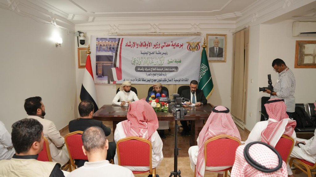 وزير الأوقاف يلتقي لجنة الأفواج ومقدمي الخدمة الميدانية ويؤكد أهمية التكامل لخدمة الحجاج