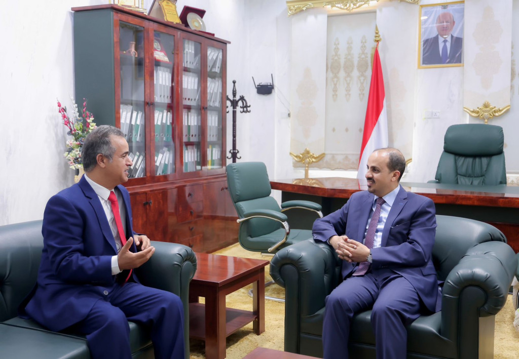 الإرياني يلتقي السفير الليبي ويتسلم دعوة للمشاركة في الاجتماع الوزاري لوزراء الإعلام العرب