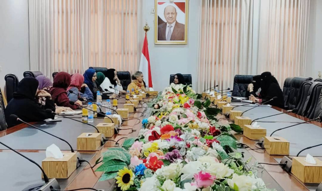وزيرة الدولة لشؤون المرأة تناقش مخرجات القمم النسوية وتعزيز تمكين المرأة اقتصادياً في عدن