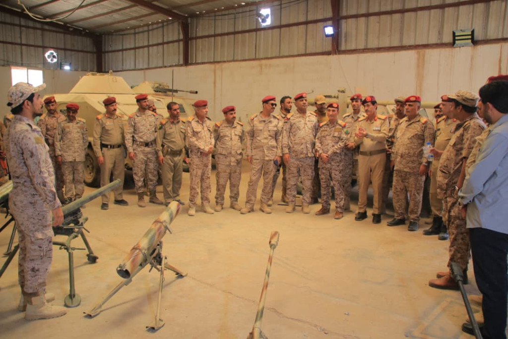وزير الدفاع يتفقد دائرة التصنيع العسكري ويشدد على تطوير القدرات التصنيعية الوطنية