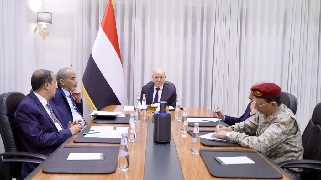 مجلس القيادة الرئاسي يعقد اجتماعًا استثنائيًا طارئًا لبحث الانتهاك الإيراني السافر لسيادة الجمهورية اليمنية